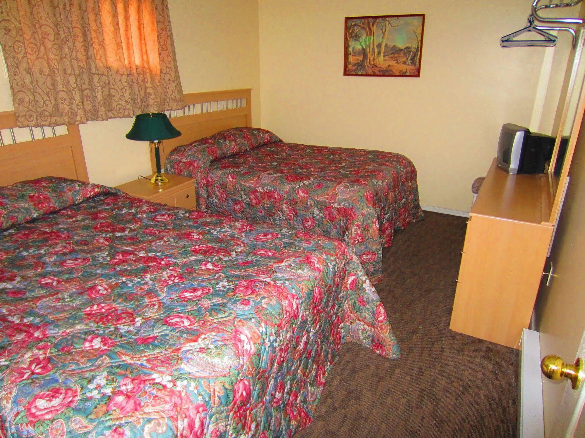 Black Sea Motel Penticton Exteriör bild